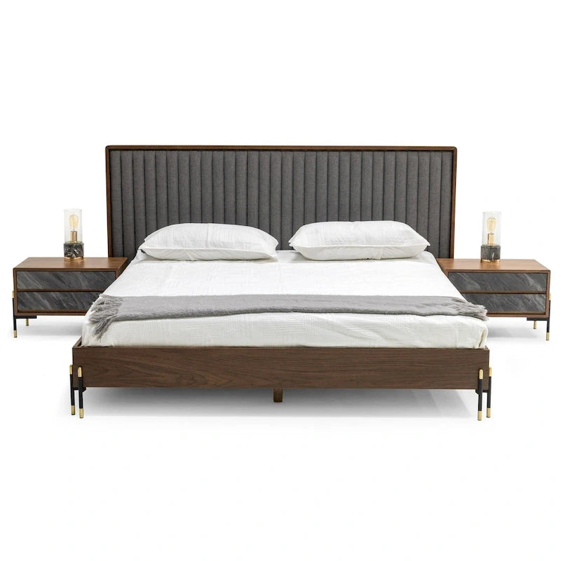Lit plateforme style Mid-Century en placage de noyer et tissu gris avec pieds épingles noirs et dorés – Queen / King / Cal King