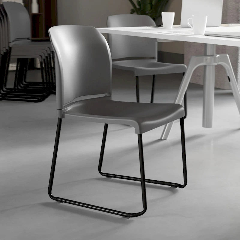 Chaise empilable en polypropylène orange/noir/bourgogne/marine/jaune/gris/bleu/vert avec piétement luge en acier thermolaqué – Unité