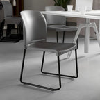 Chaise empilable en polypropylène orange/noir/bourgogne/marine/jaune/gris/bleu/vert avec piétement luge en acier thermolaqué – Unité