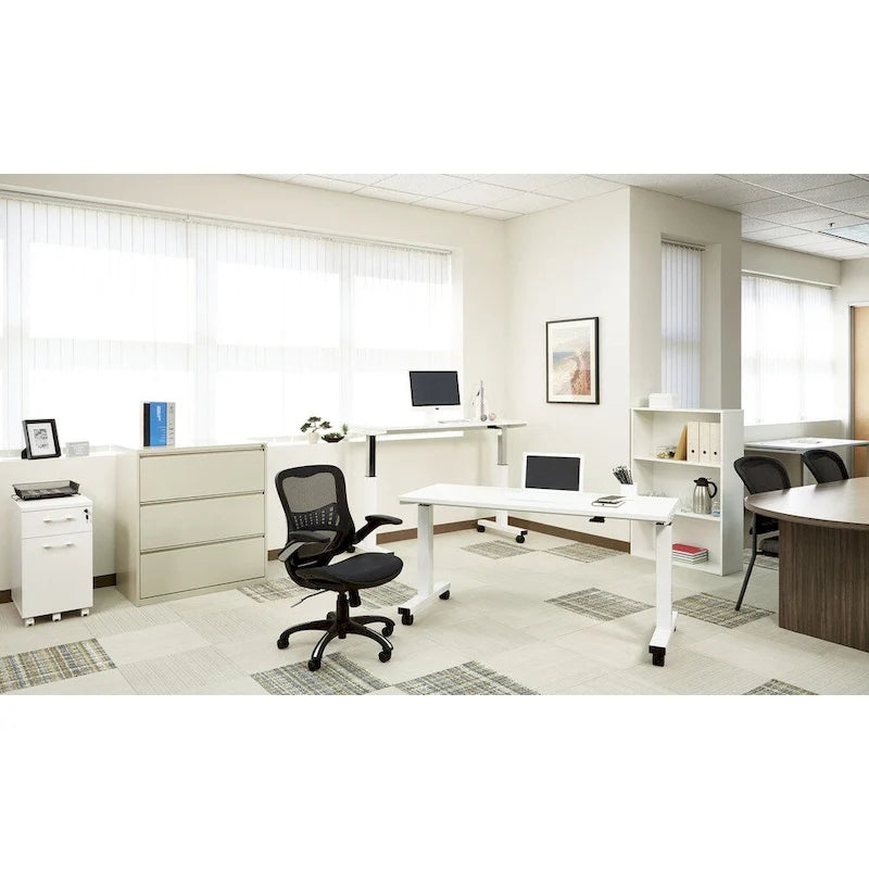 Fauteuil de bureau de direction en maille grise/noire avec support lombaire et réglage pneumatique de la hauteur – Unité